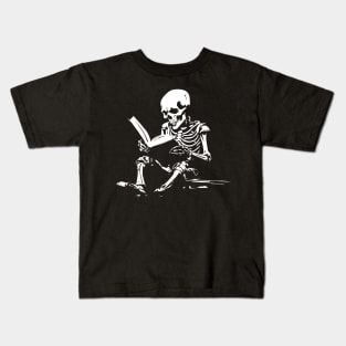 Skeleton reading a book Kids T-Shirt